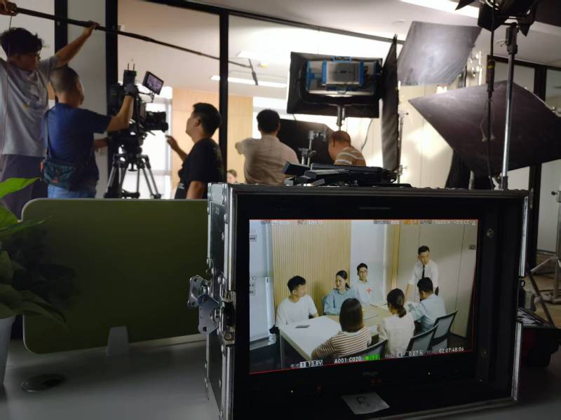 谷城县TVC拍摄公司：科技产品视觉化大师，诠释未来感与功能美学
